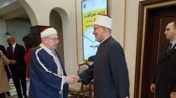 مفتي الجمهورية يودع الوفود المشاركة في الندوة العالمية الثانية لـ الإفتاء مفتي الجمهورية يودع الوفود المشاركة في الندوة العالمية الثانية لـ الإفتاء