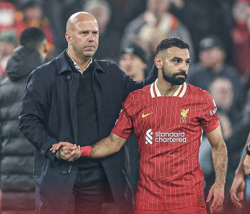 أتفهم الحديث.. أول تعليق من سلوت حول جلوس محمد صلاح بديلا أتفهم الحديث.. أول تعليق من سلوت حول جلوس محمد صلاح بديلا