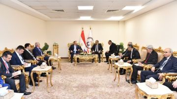 ضمن فاعليات معرض EDEX 2025.. وزير الدولة للإنتاج الحربي يلتقي وزير الصناعات الدفاعية لأذربيجان ضمن فاعليات معرض EDEX 2025.. وزير الدولة للإنتاج الحربي يلتقي وزير الصناعات الدفاعية لأذربيجان