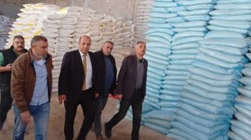 الزراعة تضرب بيد من حديد.. ضبط مخزن غير مرخص لتهريب الأسمدة المدعمة بالمحلة الكبرى الزراعة تضرب بيد من حديد.. ضبط مخزن غير مرخص لتهريب الأسمدة المدعمة بالمحلة الكبرى