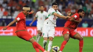 كأس العرب.. منتخب المغرب يفرض التعادل السلبي على عمان بـ10 لاعبين