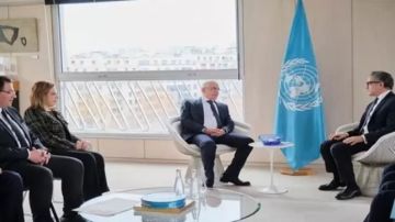 سفير مصر بباريس يقدم أوراق اعتماده إلى مدير عام اليونسكو سفير مصر بباريس يقدم أوراق اعتماده إلى مدير عام اليونسكو