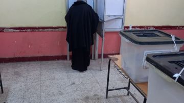 سيدات تدلين بأصواتهن في جولة الإعادة بالمطرية.. صور سيدات تدلين بأصواتهن في جولة الإعادة بالمطرية.. صور