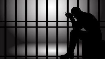 استولى على أموال عملاء البنوك.. نصاب المنيا يواجه الحبس وغرامة 30 ألف جنيه استولى على أموال عملاء البنوك.. نصاب المنيا يواجه الحبس وغرامة 30 ألف جنيه