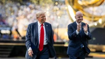 في نسختها الأولى.. ترامب يفوز بجائزة فيفا للسلام