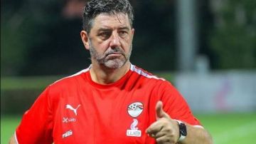 أحمد شوبير يكشف تفاصيل اتفاق اتحاد الكرة مع روي فيتوريا