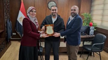 الإدارة المركزية للطوارئ بوزارة الصحة تكرم مدير إدارة الحضانات بالشرقية الإدارة المركزية للطوارئ بوزارة الصحة تكرم مدير إدارة الحضانات بالشرقية