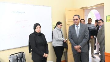 محافظ قنا يواصل جولاته الميدانية لمتابعة سير العملية الانتخابية لليوم الثانى محافظ قنا يواصل جولاته الميدانية لمتابعة سير العملية الانتخابية لليوم الثانى