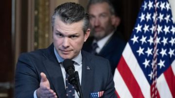 البنتاجون: وزير الدفاع عرض القوات الأمريكية للخطر بمشاركة خطط حساسة على هاتفه