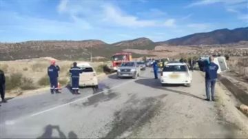 اصطدام مروع على طريق باتنة - مروانة بالجزائر يخلف 14 مصابا