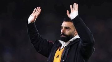 بعد جلوسه على دكة البدلاء.. محمد صلاح: لا أعرف لماذا أتحمل اللوم رغم ما قدمته للنادي؟ بعد جلوسه على دكة البدلاء.. محمد صلاح: لا أعرف لماذا أتحمل اللوم رغم ما قدمته للنادي؟