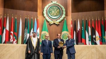 محافظ دمياط يهنئ وزير الصحة بفوز الطب الوقائى بجائزة التميز الحكومى العربى محافظ دمياط يهنئ وزير الصحة بفوز الطب الوقائى بجائزة التميز الحكومى العربى