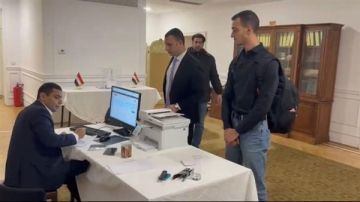 المصريون في أثينا يدلون بأصواتهم في انتخابات الدوائر الملغاة المصريون في أثينا يدلون بأصواتهم في انتخابات الدوائر الملغاة