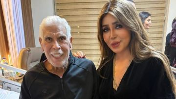 بحبك حب كبير اوي.. إعلامية شهيرة تزور حسن شحاتة داخل المستشفى