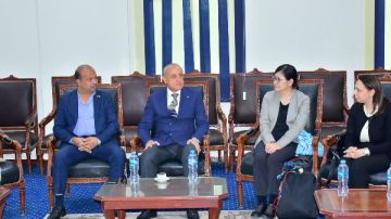 محافظ الأقصر يلتقى وفد جايكا بمكتبة مصر العامة ويشيد بدورها الثقافي وبرامج التدريب محافظ الأقصر يلتقى وفد جايكا بمكتبة مصر العامة ويشيد بدورها الثقافي وبرامج التدريب