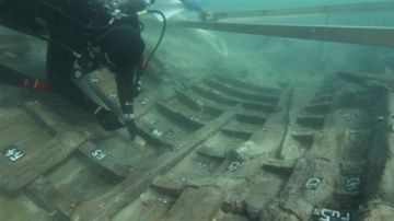 نقوش يونانية وديكور فاخر.. اكتشاف أثري فريد بالإسكندرية يعود للعصر الروماني نقوش يونانية وديكور فاخر.. اكتشاف أثري فريد بالإسكندرية يعود للعصر الروماني