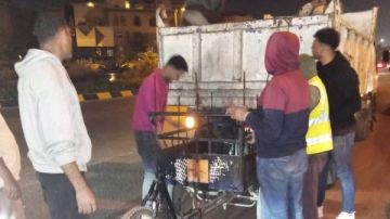 حملات صباحية ومسائية لضبط العشوائية والاستجابة الفورية لشكاوى السكان بالشيخ زايد.. صور