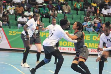 منتخب سيدات اليد يواجه كوبا في بطولة العالم منتخب سيدات اليد يواجه كوبا في بطولة العالم