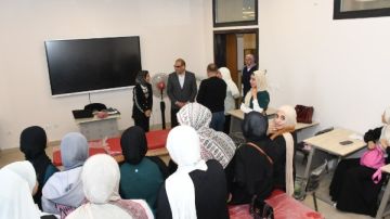 جولة تفقدية لنائب رئيس الجامعة للشئون الأكاديمية بجامعة الإسماعيلية الجديدة الأهلية للتعريف بالخدمات الطبية ودعم سير العملية التعليمية
