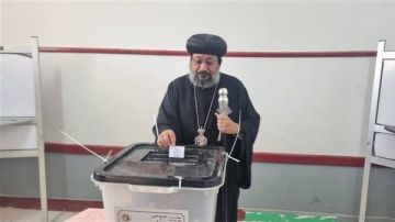 أسقف الوادي الجديد والواحات يدلي بصوته في انتخابات مجلس النواب أسقف الوادي الجديد والواحات يدلي بصوته في انتخابات مجلس النواب