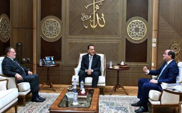 الحكومة و المركزي المصري يبحثان ملفات بينها سداد مستحقات شركات البترول الأجنبية الحكومة و المركزي المصري يبحثان ملفات بينها سداد مستحقات شركات البترول الأجنبية