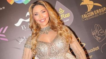 الهولندية لاروسي تحتفل بأغنية انبساط تزامنا مع تكريمها بملتقى التميز والإبداع العربي