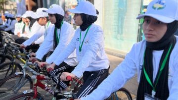 انطلاق ماراثون دراجات للفتيات دعما لقضايا المرأة والرياضة الصديقة للبيئة بقنا انطلاق ماراثون دراجات للفتيات دعما لقضايا المرأة والرياضة الصديقة للبيئة بقنا