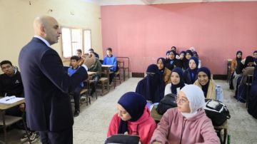 في إطار جولاته المفاجئة .. وزير التعليم يزور مدرستين بإدارة التبين بالقاهرة