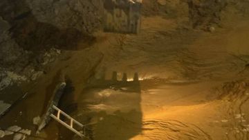 كسر مفاجئ في خط المياه الرئيسي يسبب انقطاع الخدمة بعدة مناطق بحدائق أكتوبر.. صور كسر مفاجئ في خط المياه الرئيسي يسبب انقطاع الخدمة بعدة مناطق بحدائق أكتوبر.. صور