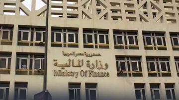 الحكومة تعلن قبول استثمارات جديدة بـ1.36 مليار دولار..ونواب: مصر أصبحت منطقة جاذبة للاستثمارات وتوفر الأمان للمستثمر الحكومة تعلن قبول استثمارات جديدة بـ1.36 مليار دولار..ونواب: مصر أصبحت منطقة جاذبة للاستثمارات وتوفر الأمان للمستثمر