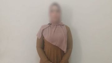 القبض على سيدة تدفع رشاوى للناخبين في طهطا سوهاج القبض على سيدة تدفع رشاوى للناخبين في طهطا سوهاج