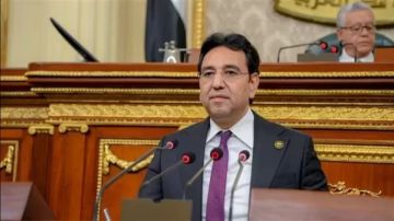 النائب أيمن محسب: مصر أصبحت محورا رئيسيا للتعاون العسكري بين الشرق والغرب النائب أيمن محسب: مصر أصبحت محورا رئيسيا للتعاون العسكري بين الشرق والغرب