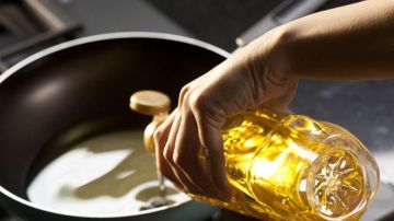 بعد طرح الزجاجة الجديدة.. أسعار الزيوت في منافذ التموين شهر ديسمبر بعد طرح الزجاجة الجديدة.. أسعار الزيوت في منافذ التموين شهر ديسمبر