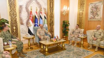 رئيس الأركان يناقش مع قائد القيادة المركزية الأمريكية العلاقات الثنائية وقضايا المنطقة