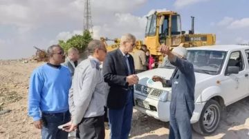 رئيس مدينة رأس غارب يجري جولة ميدانية لمتابعة الخدمات والتواصل مع المواطنين