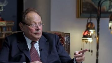 علي ناصر محمد يتحدث عن إهدار الفرص السياسية.. وتفاصيل إجبار ربيع على الاستقالة علي ناصر محمد يتحدث عن إهدار الفرص السياسية.. وتفاصيل إجبار ربيع على الاستقالة