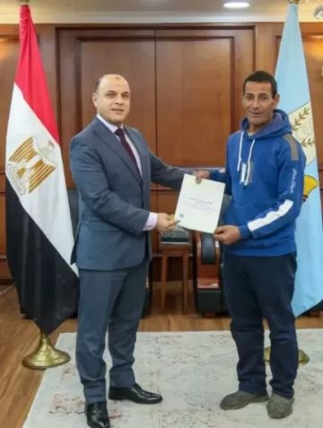 محافظ كفر الشيخ يسلم 14 عقد تقنين أراضي أملاك دولة للمستفيدين من المواطنين