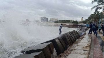 أمواج غاضبة وأمطار شديدة.. أسماء النوات ومواعيدها