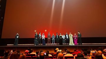 إلهام شاهين توجه التحية لفريق فيلم فلسطين 36 بمهرجان البحر الأحمر