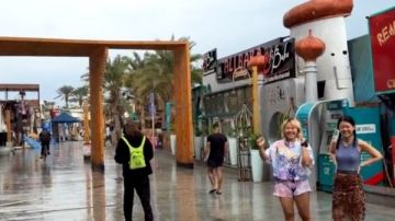 الأمطار تسقط على شرم الشيخ ودهب ونويبع وطابا وسط فرحة السياح صور الأمطار تسقط على شرم الشيخ ودهب ونويبع وطابا وسط فرحة السياح صور