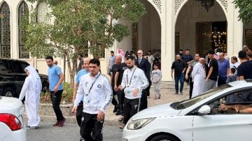 بعثة بيراميدز تؤدي شعائر صلاة الجمعة بأحد فنادق الدوحة.. شاهد بعثة بيراميدز تؤدي شعائر صلاة الجمعة بأحد فنادق الدوحة.. شاهد