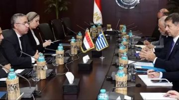 مساعد وزير الاستثمار يبحث مع نائب وزير الخارجية اليوناني تعزيز التعاون الاقتصادي مساعد وزير الاستثمار يبحث مع نائب وزير الخارجية اليوناني تعزيز التعاون الاقتصادي