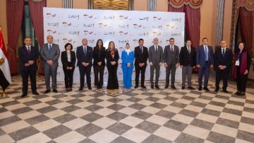 وزارة الاتصالات تنظم جلسة حوارية حول تنمية القدرات الرقمية للعاملين بالدولة وزارة الاتصالات تنظم جلسة حوارية حول تنمية القدرات الرقمية للعاملين بالدولة