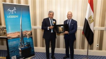 وزير السياحة يبحث مع اتحاد منظمي الرحلات الأمريكي زيادة التدفقات السياحية إلى مصر وزير السياحة يبحث مع اتحاد منظمي الرحلات الأمريكي زيادة التدفقات السياحية إلى مصر