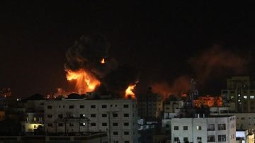 طيران الاحتلال يستهدف شرق خان يونس وحي الزيتون والشجاعية