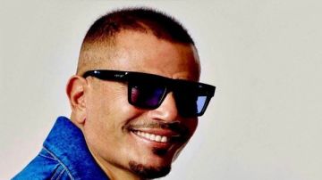 عمرو دياب يتربع على عرش الموسيقى العربية في 2025 كأفضل فنان وألبوم وأغنية عمرو دياب يتربع على عرش الموسيقى العربية في 2025 كأفضل فنان وألبوم وأغنية