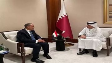 وزير الخارجية يلتقي رئيس مجلس الوزراء وزير الخارجية القطري في الدوحة