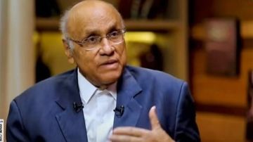 يوسف القعيد: نجيب محفوظ كان منظما بشكل صارم وصاحب رسالة وتفان في إيصالها يوسف القعيد: نجيب محفوظ كان منظما بشكل صارم وصاحب رسالة وتفان في إيصالها