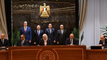 رئيس الوزراء يشهد توقيع اتفاقية تسوية بين عدد من الجهات الحكومية لتسهيل الإجراءات الاستثمارية