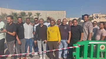 رغم الأمطار الغزيرة.. المصريين بالخارج يصرون على التصويت في الانتخابات رغم الأمطار الغزيرة.. المصريين بالخارج يصرون على التصويت في الانتخابات